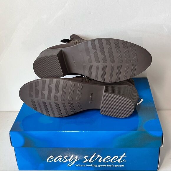 Easy Street Gusto Ankle Bootie - Picture 5 of 6
